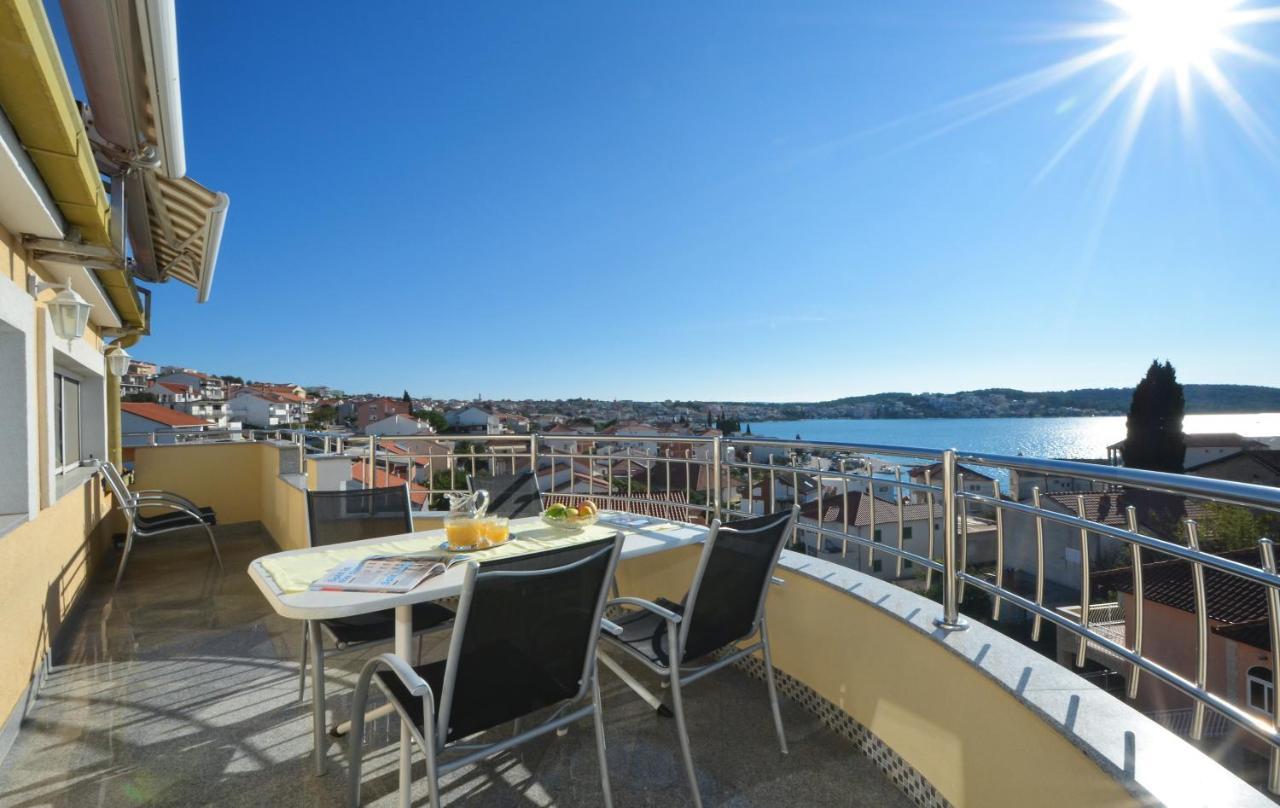 Villa Klaudia Trogir Exterior photo